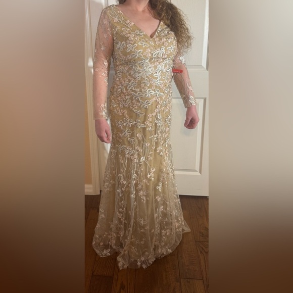 MAC DUGGAL Embroidered V Neck Long Sleeve Trumpet Gown NWT 70239 - Picture 9 of 10